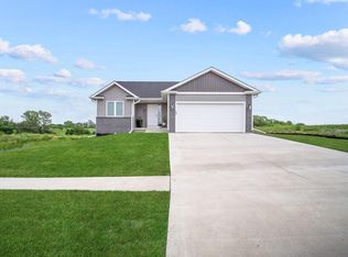 437 N West View Dr, Osceola, IA 50213