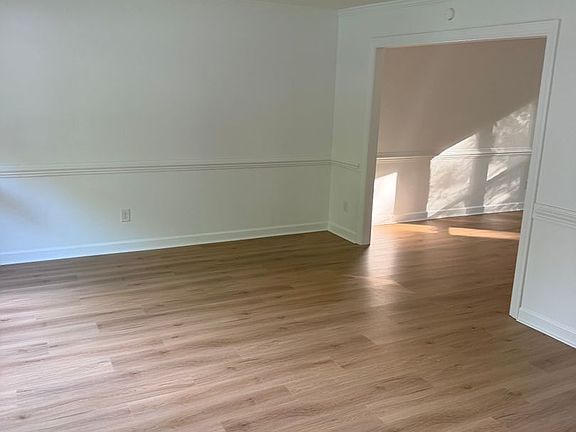 2nd image of 6 Spring Oak Ct