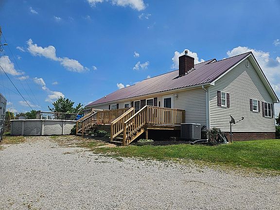 5th image of 1745 Stoney Creek Rd