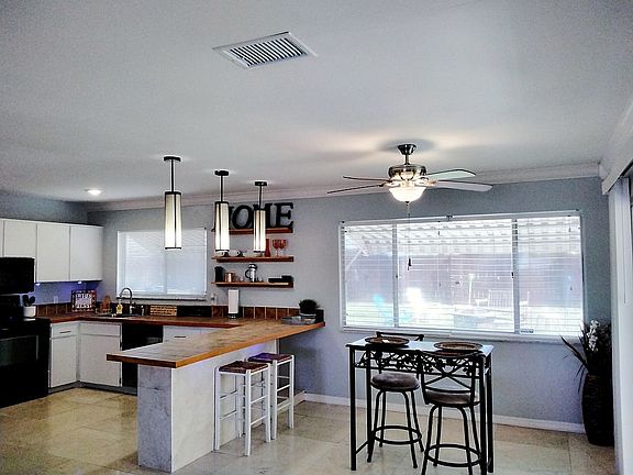 Open kitchen/dining/island 