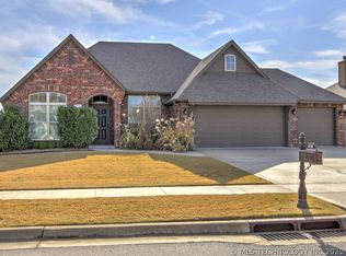 1715 W Birmingham St, Broken Arrow, OK 74011