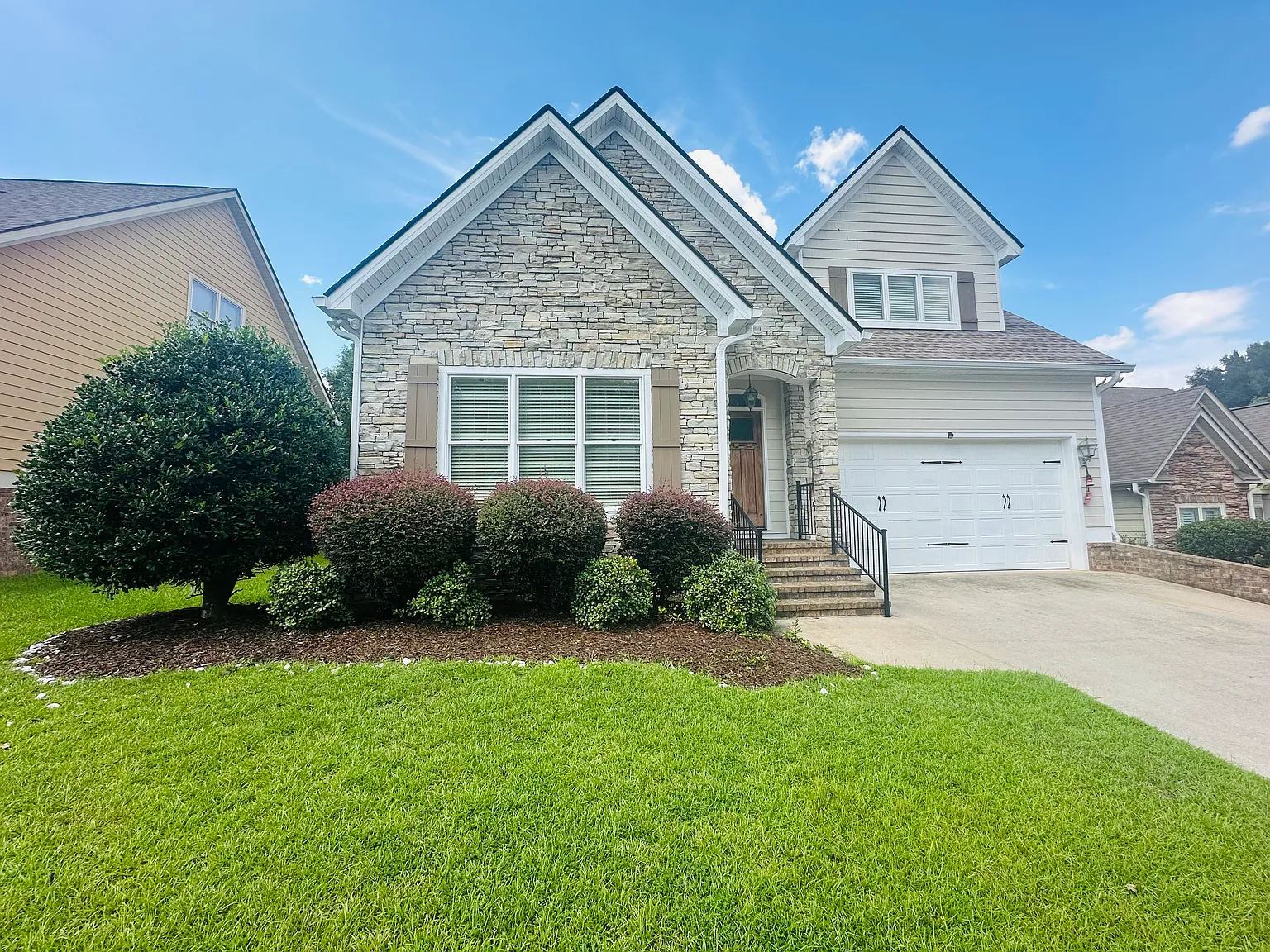 4 bed, 3.5 bath, 2455 sqft, $2,600 — Photo 2
