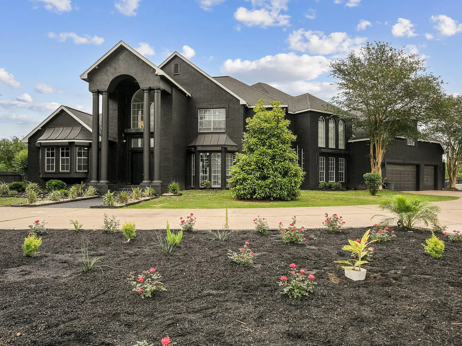 5 bed, 4.0 bath, 4339 sqft, $6,800 — Photo 1