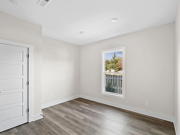 5th image of 652 Herlong Ave #2