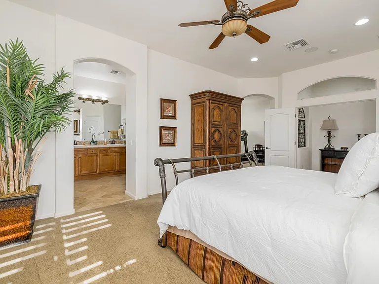 4176 E Clubview Dr — Photo 12