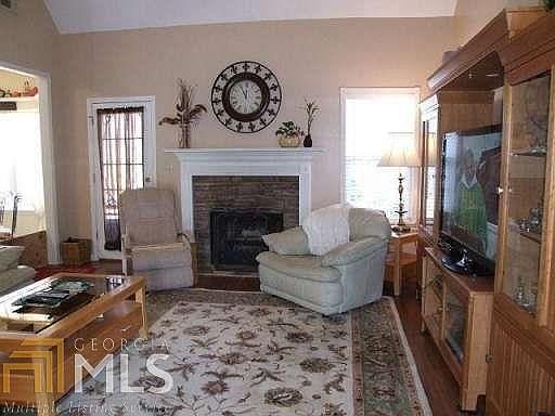 3rd image of 99 Mosswood Dr