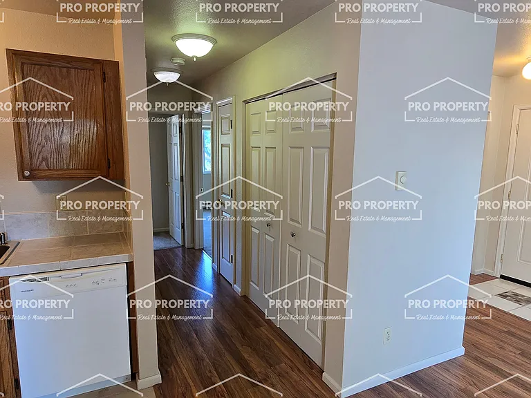 1506 E 5th St — Photo 9
