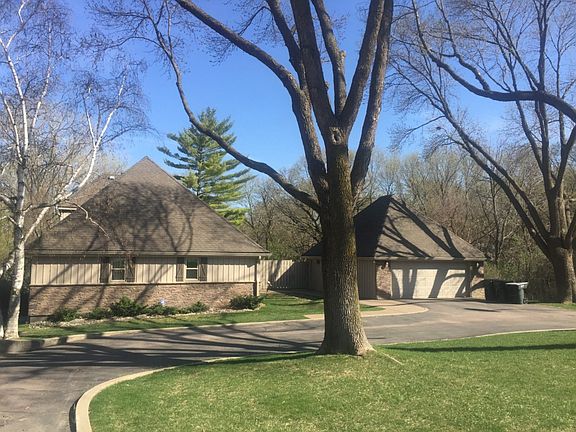 2nd image of 320 Maplewood Pl