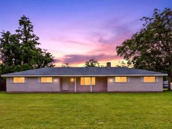 8374 Lakeshore Rd, Bay Saint Louis, MS 39520