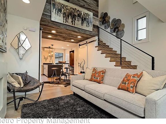 3rd image of 322 NE Black Apple Ln