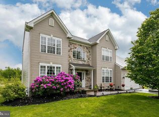 521 Willow Glen Cir, Downingtown, PA 19335