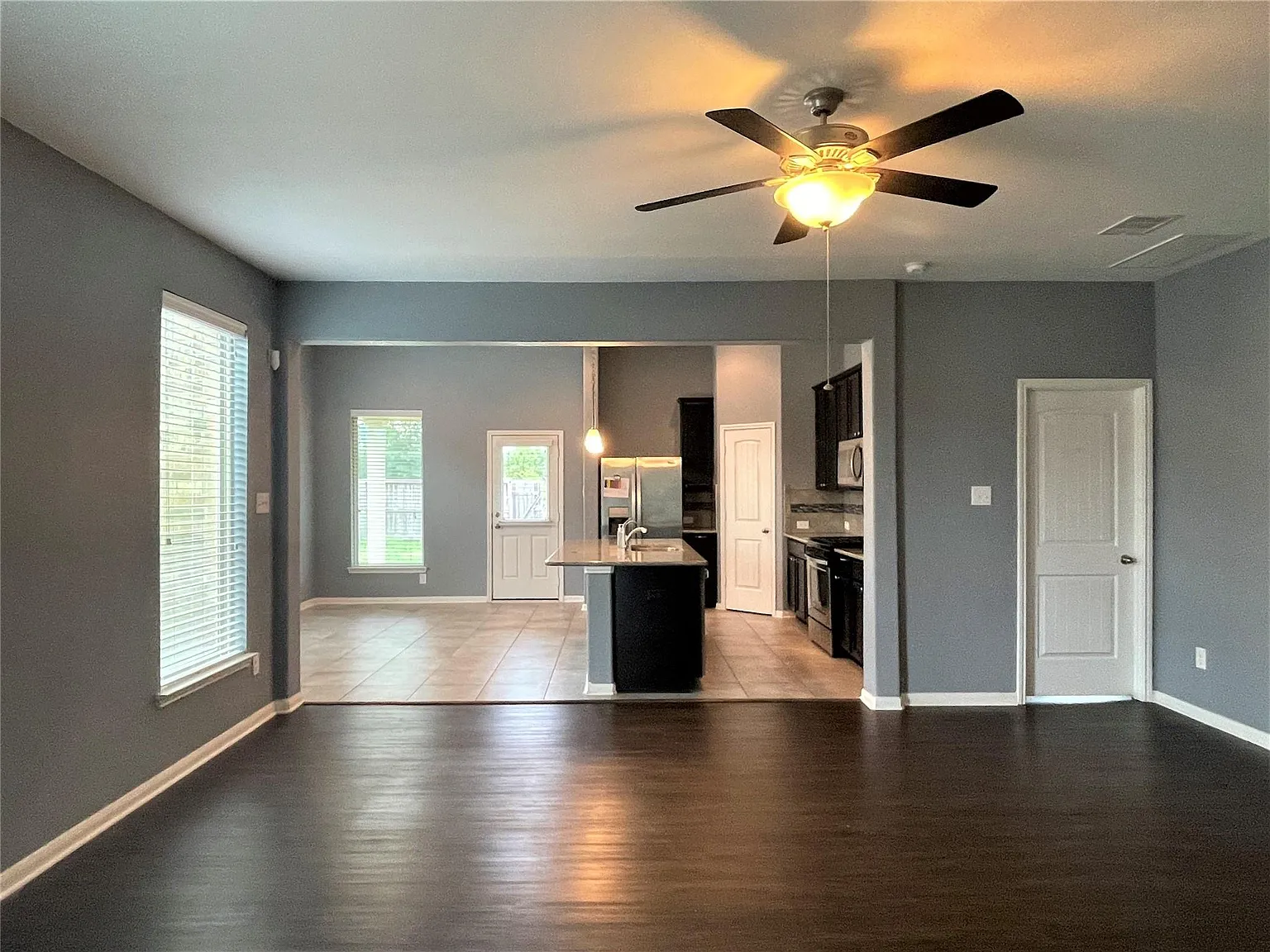 4 bed, 2.5 bath, 2240 sqft, $2,300 — Photo 4