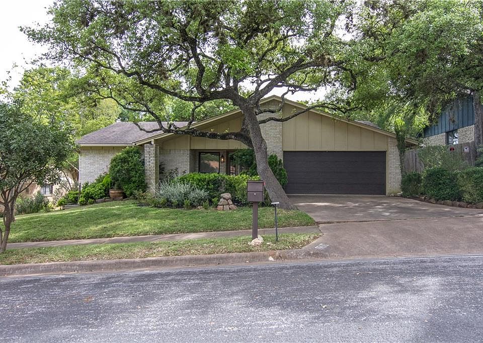 1st image of 2709 Charlesworth Dr