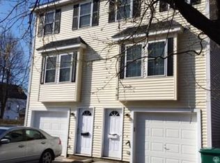 81 W 3rd St #D, Lowell, MA 01850