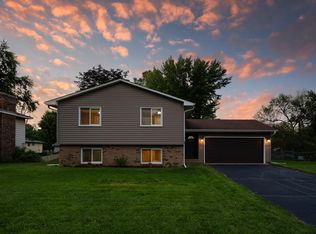 2633 Ridge Ln, Mounds View, MN 55112
