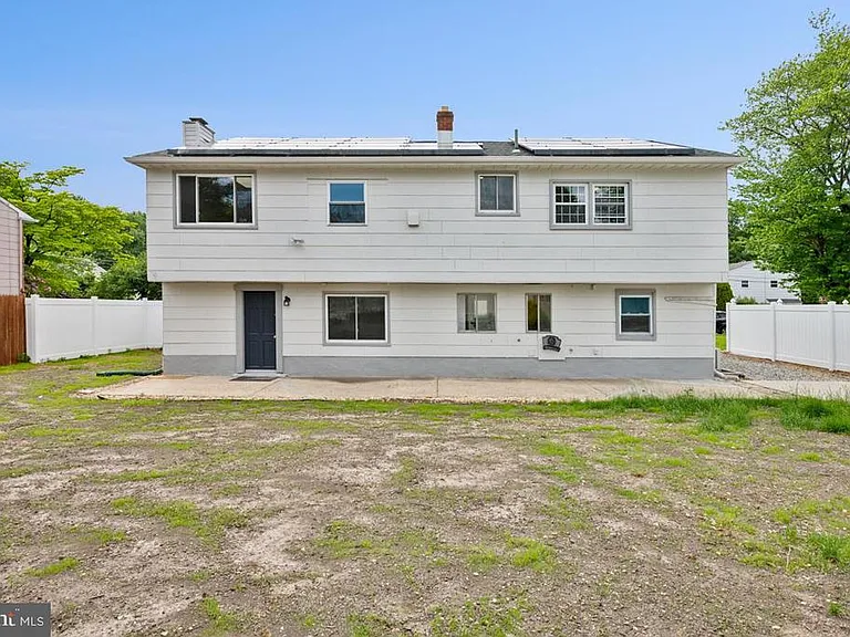 747 Hedy Ave — Photo 24