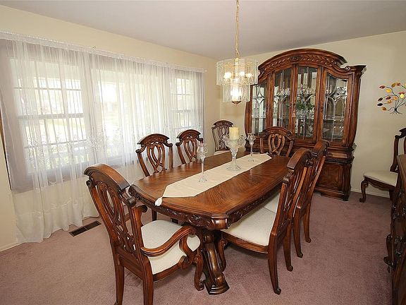 3rd image of 4600 Tauneybrook Dr