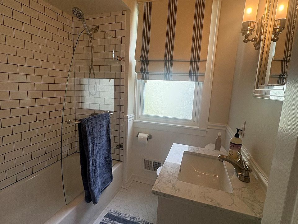 205 University St, photo 16