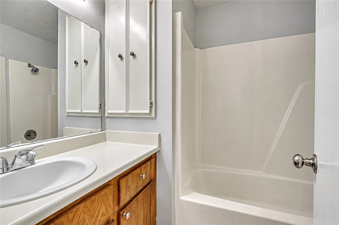 2 bed, 885 sqft, $1,100 — Photo 4
