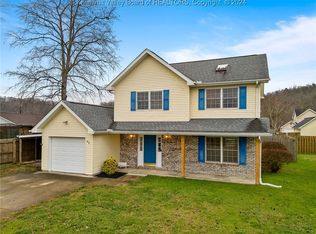 42 Grapevine St, Winfield, WV 25213