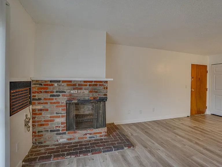 4875 SW Lombard Ave — Photo 41