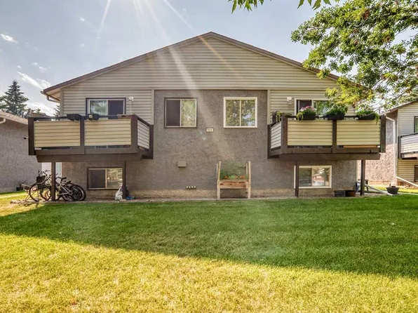 109 SW Stanley Ave #D, Okotoks, AB T1S 1H8
