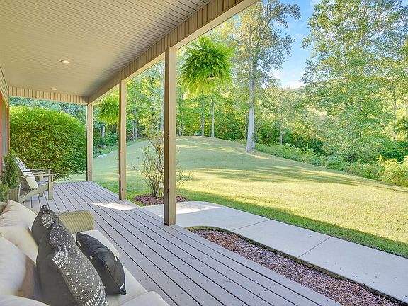 3rd image of 100 Cottontail Hollow Rd