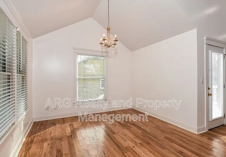 2215 Lang Dr SW — Photo 18