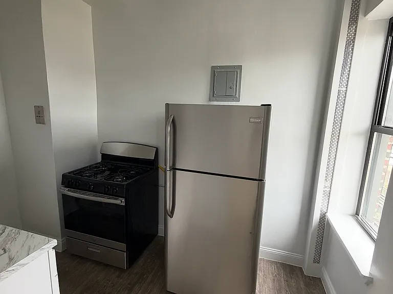 229 E 26th St #3 — Photo 7