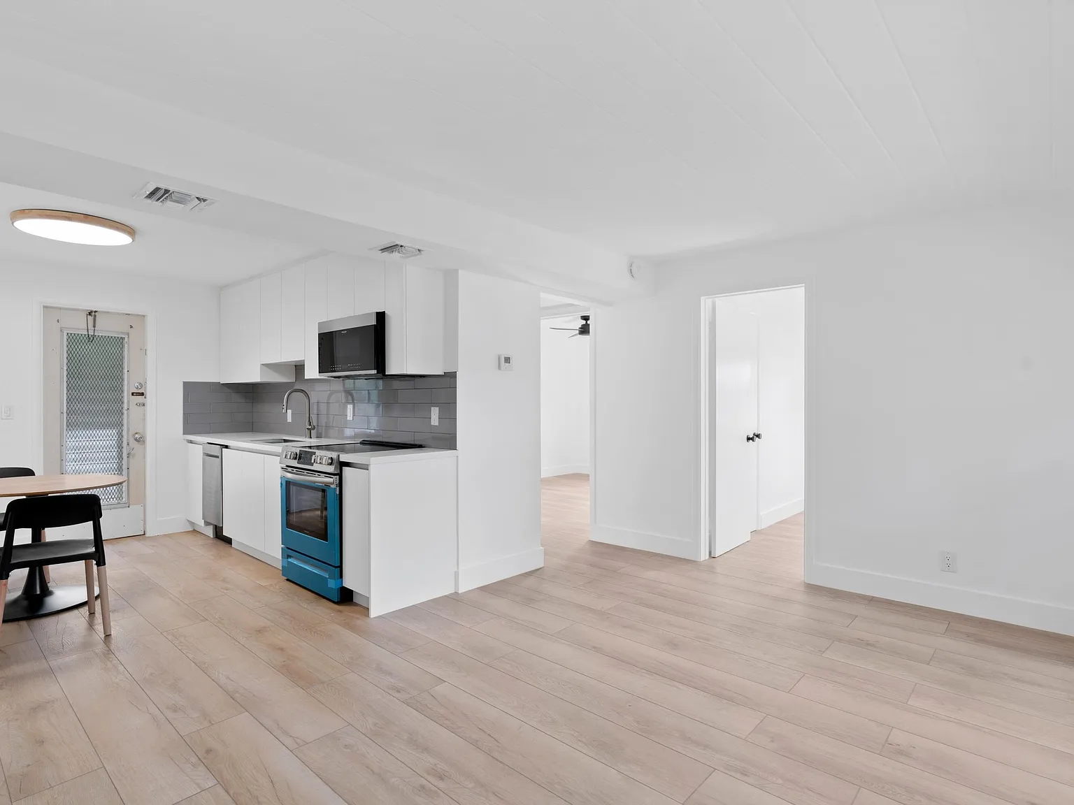 2 bed, 1.0 bath, 700 sqft, $2,450 — Photo 2