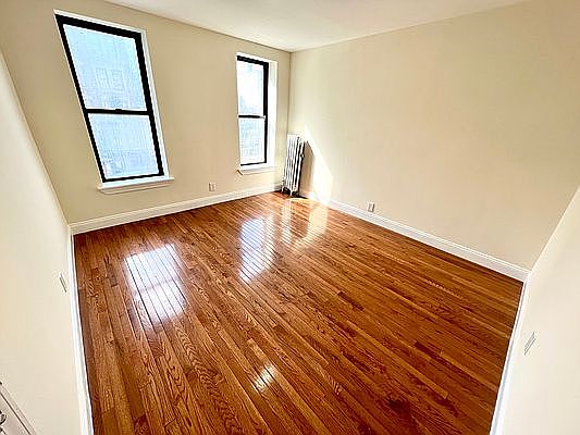 3rd image of 515 W 179th St #3B
