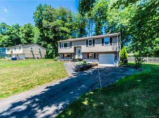 26 Linwood Dr, Bloomfield, CT 06002