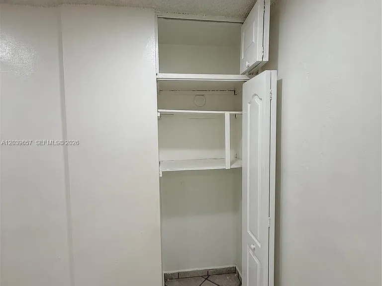 561 W 39th St — Photo 38
