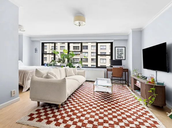 220 E 57th St APT 9F, Manhattan, NY 10022
