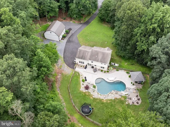 317 Blandon Rd, Fleetwood, PA 19522