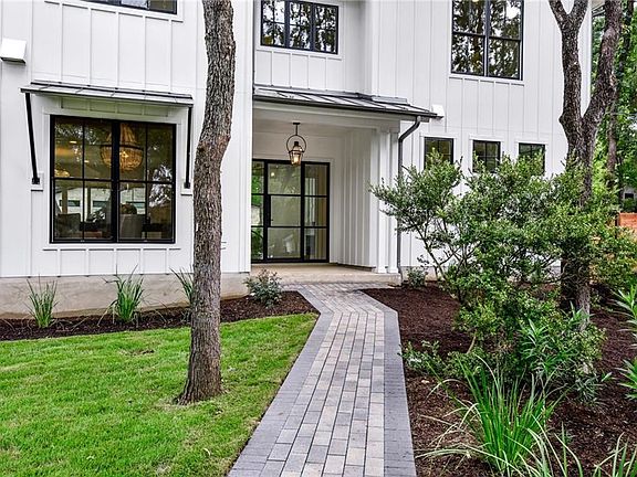 3rd image of 5001 Rollingwood Dr