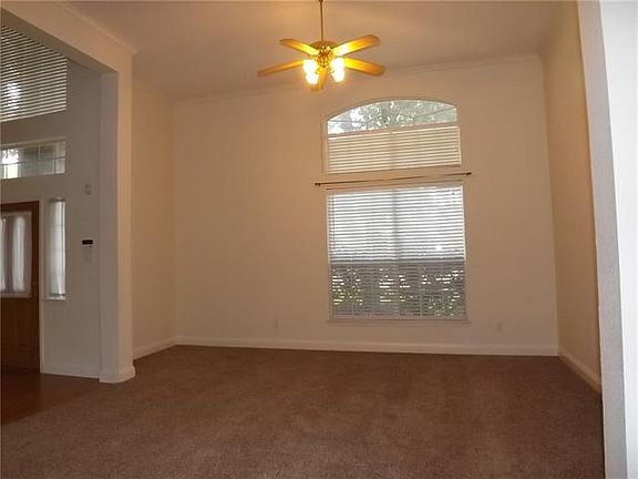 5th image of 611 Herefordshire Ln