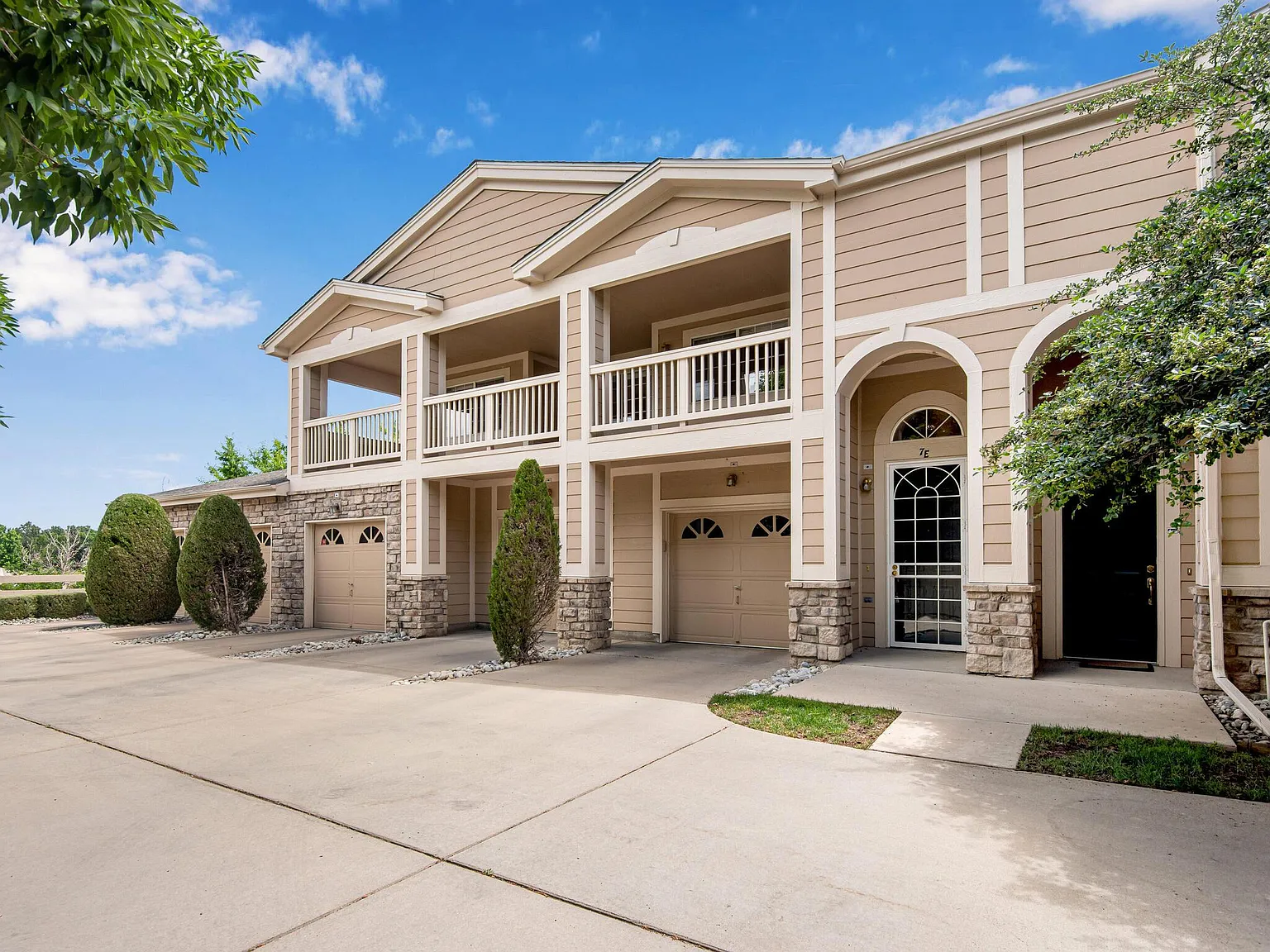 4221 S Blackhawk Cir — Photo 1