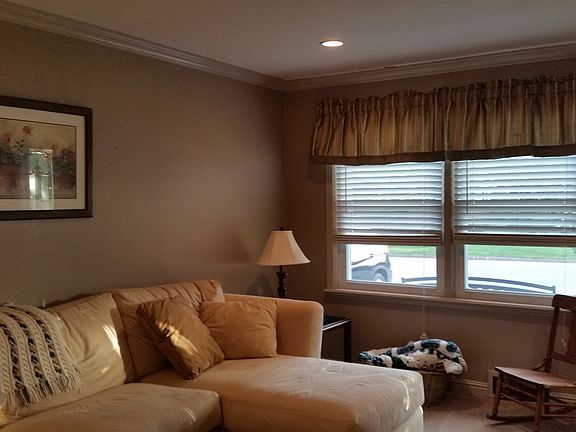 3rd image of 909 Christopher Greenup Dr