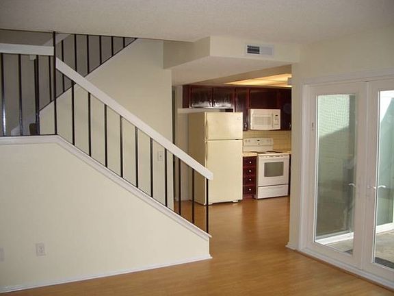 4th image of 7035 Island Village Dr