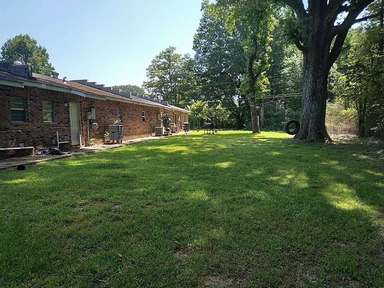 201 Tucker Inn — Photo 29
