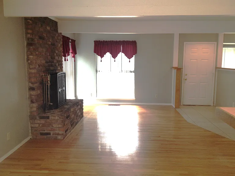 2231 Riviera St — Photo 4
