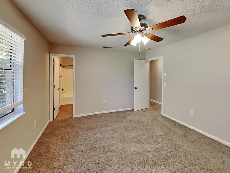 132 E Poinsettia St — Photo 9