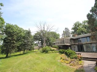 15 Ridge Rd, North Oaks, MN 55127