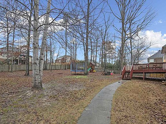 4th image of 233 Camellia Dr