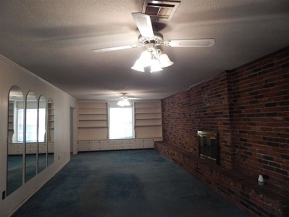 3rd image of 36 Broadmoor Dr