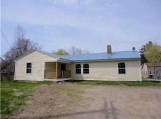 26 Elm St, Springvale, ME 04083
