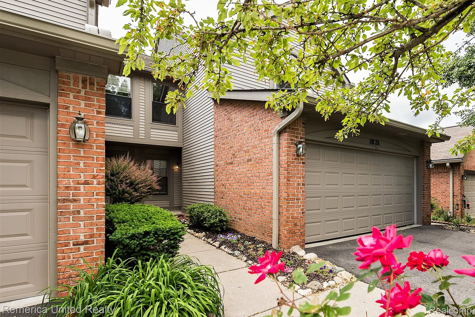 1020 Rosewood Ct photo 1