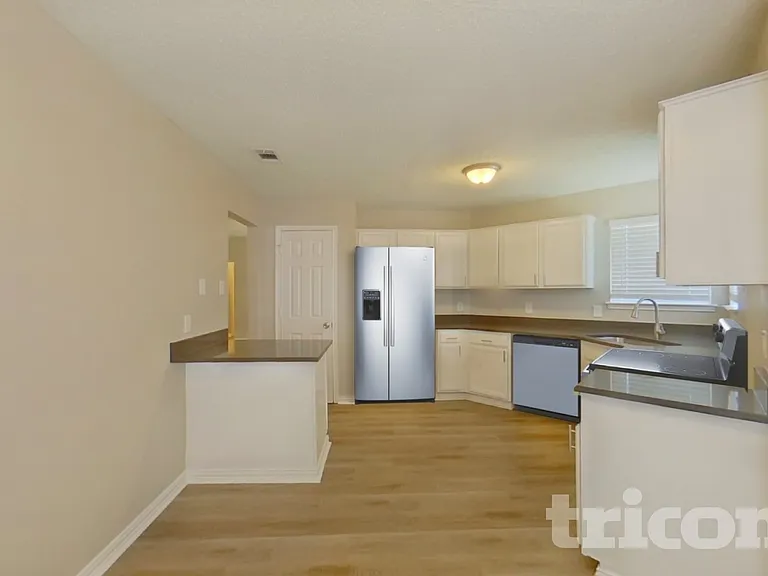 206 Briarglen Dr — Photo 6