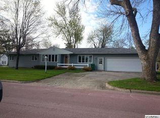418 E Oak St, Redwood Falls, MN 56283